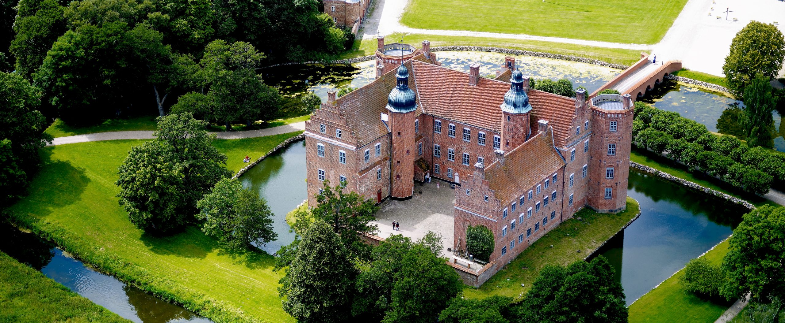 Omvisning, udstillingsåbning og boglancering på Gammel Estrup Danmarks Herregårdsmuseum.